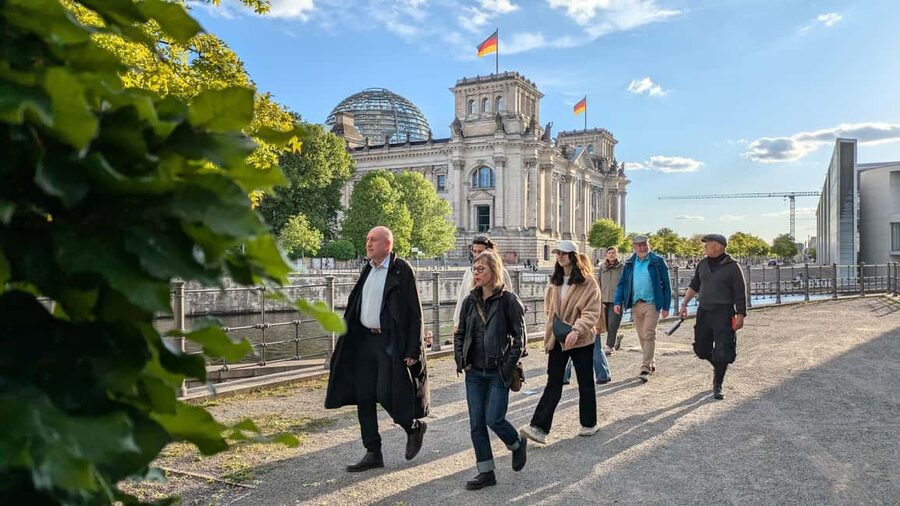 Berlin: Government District around the Reichstag Guided Tour - Key points to know before booking