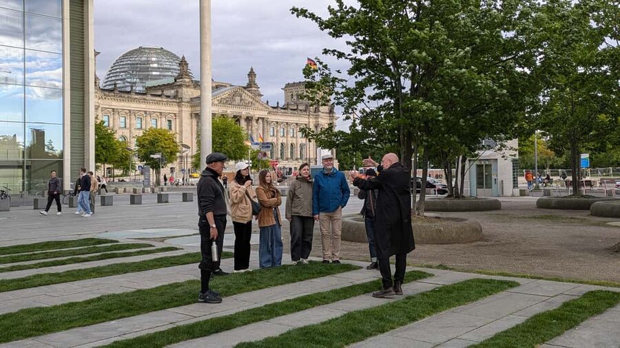 Berlin: Government District around the Reichstag Guided Tour - Starting at the Futurium and crossing the Spree