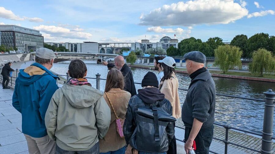 Berlin: Government District around the Reichstag Guided Tour - The Chancellery and Platz der Republik
