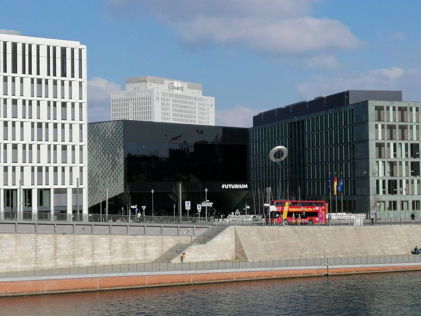 Berlin: Government District around the Reichstag Guided Tour - Reaching the Reichstag without entering it