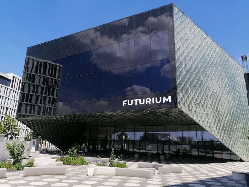 Berlin: Government District around the Reichstag Guided Tour - English and German departures