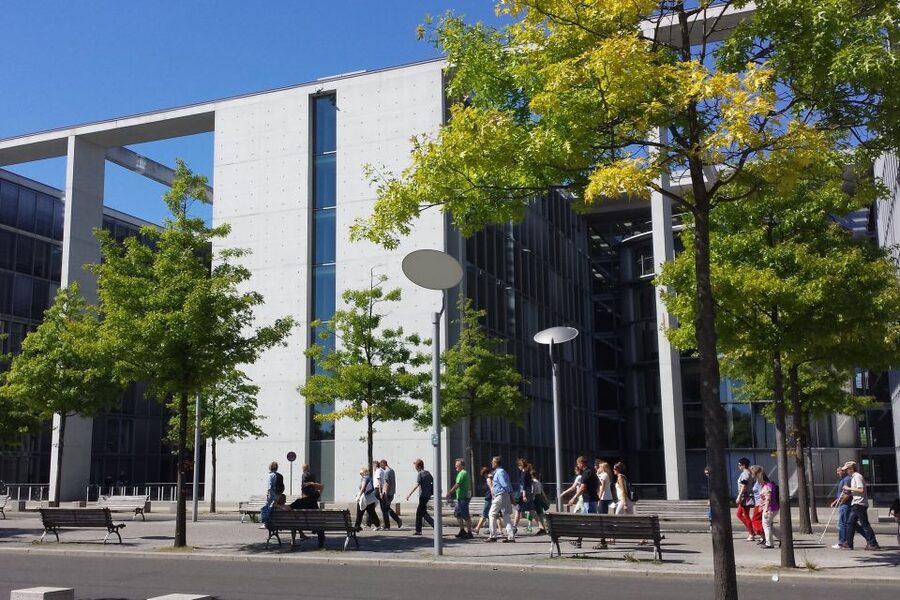 Berlin: Government District around the Reichstag Guided Tour - Group size, timing, and value