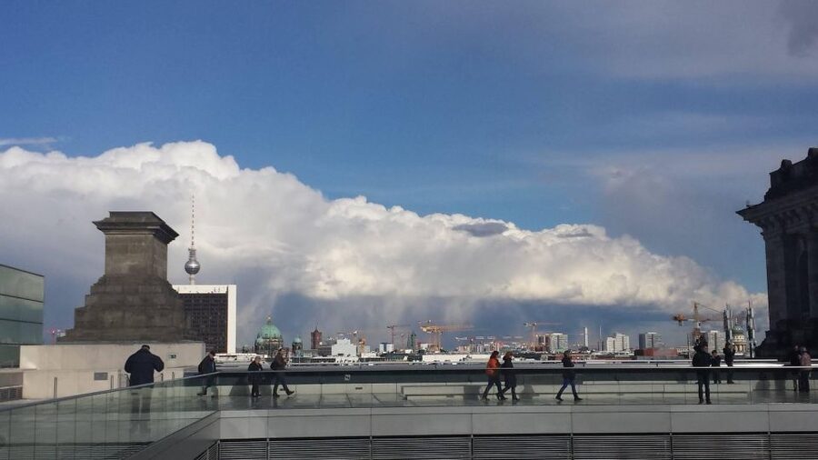 Berlin: Government District Tour and Reichstag Dome Visit - The crucial difference between German and English options