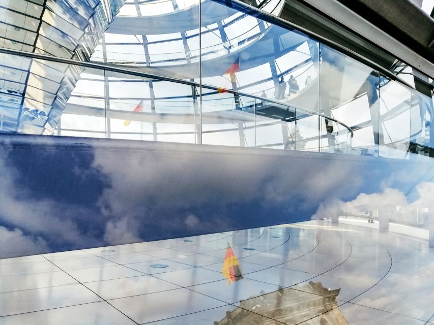 Berlin: Government Quarter Tour and Reichstag Dome Visit - Walking up into the glass dome