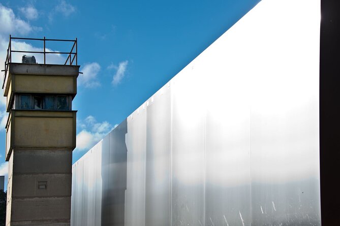 Berlin: Guided Bike Tour of the Berlin Wall and Third Reich - Following the former Berlin Wall