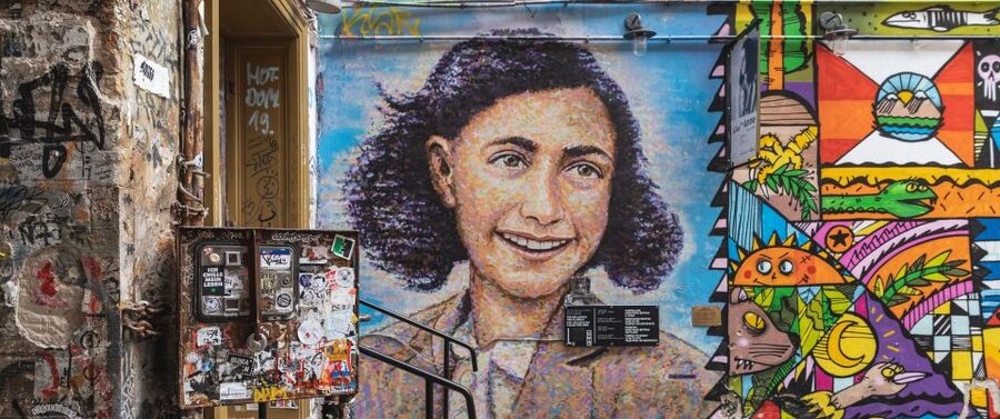 Berlin: Hidden Backyards Guided Walking Tour - Hackesche Höfe and the grander side of Mitte
