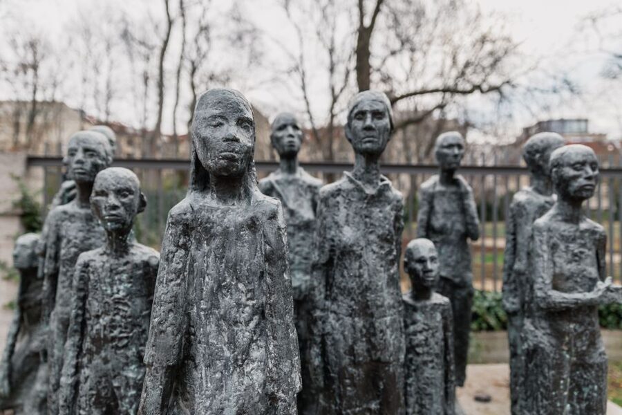 Berlin: Hidden Backyards Guided Walking Tour - Heckmann-Höfe, a quieter end to the walk
