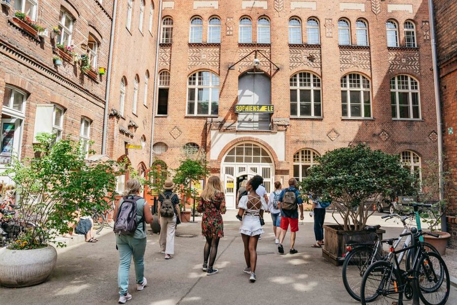 Berlin: Hidden Backyards Guided Walking Tour - The guides make or break this walk