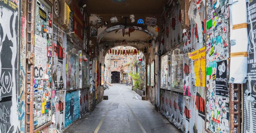 Berlin: Hidden Backyards Guided Walking Tour - Starting at Hackescher Markt