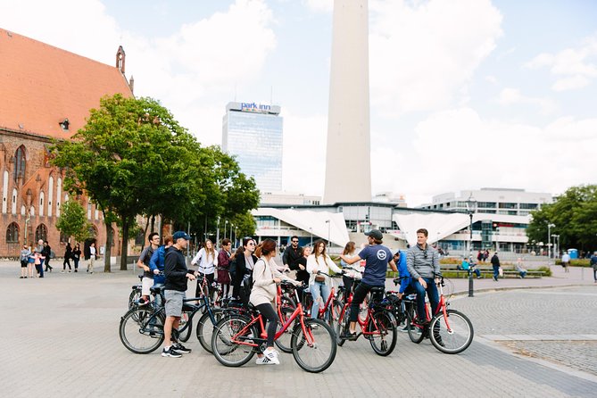 Berlin Highlights 3-Hour Bike Tour - Brandenburg Gate, Hotel Adlon, and the government quarter