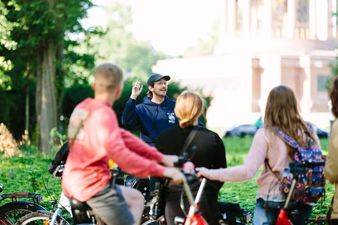 Berlin Highlights 3-Hour Bike Tour - A route that connects the twentieth century