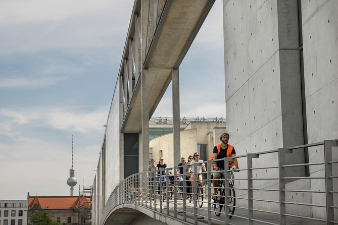 Berlin Highlights Sightseeing Bike Tour in Small Groups - Why a bike makes sense in spread-out Berlin
