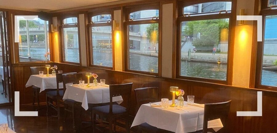 Berlin: Historic Boat Sightseeing City Center Tour - Nikolaiviertel and the Tränenpalast