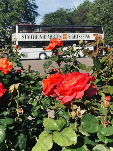 Berlin: Hop-on Hop-off Bus Tour with Live Commentary - Tiergarten, Bellevue Palace, and the green finish