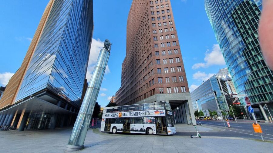 Berlin: Hop-on Hop-off Bus Tour with Live Commentary - Start anywhere along the 22-stop route