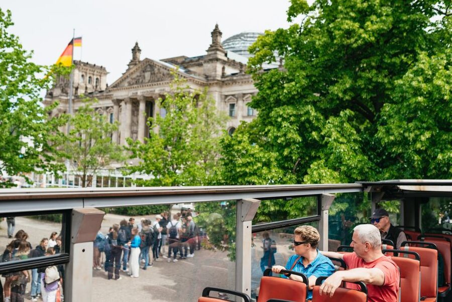 Berlin: Hop-on Hop-off Bus Tour with Live Commentary - Checkpoint Charlie and Gendarmenmarkt
