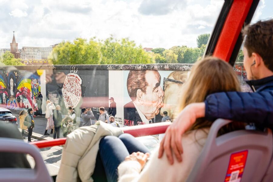 Berlin: Hop-On-Hop-Off Bus with Boat Cruise Option - Kurfürstendamm, KaDeWe, and the western start