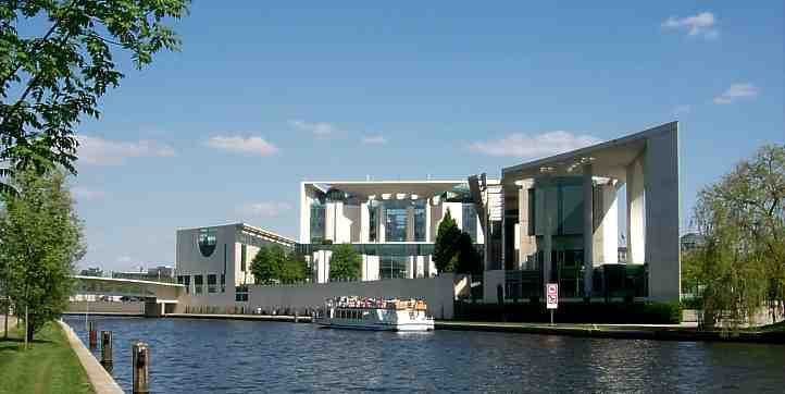 Berlin: Hop-On Hop-Off City Tour by Bus and Boat - The 24 stops, from Kurfürstendamm to central Berlin