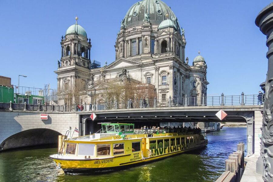 Berlin: Hop-On Hop-Off Sightseeing Bus with Boat Options - Timing, Comfort, and Finding the Stops