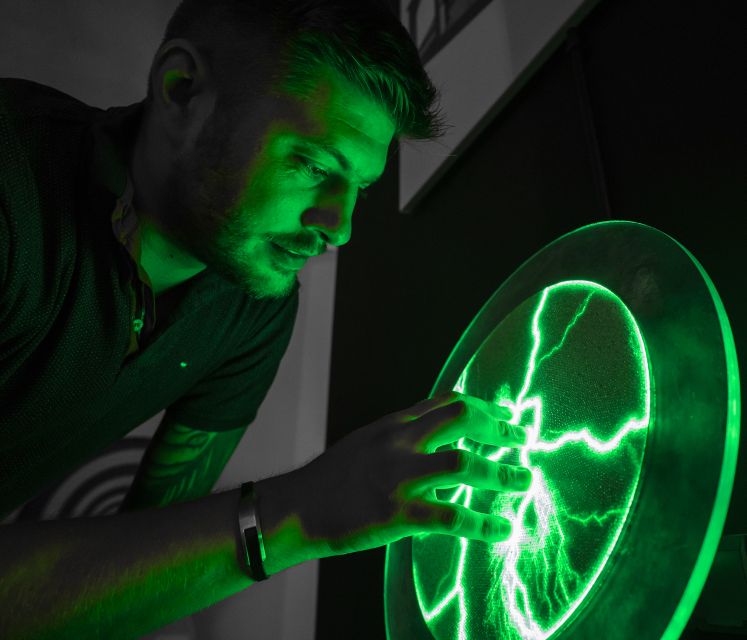 Berlin: Interactive DeJa Vu Museum Entrance Ticket - Projector rooms put you inside the illusion