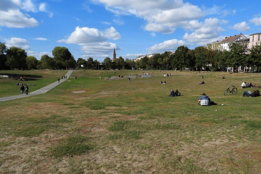 Berlin: Kreuzberg Guided Walking Evening Tour - Lausitzer Platz and the road to SO36