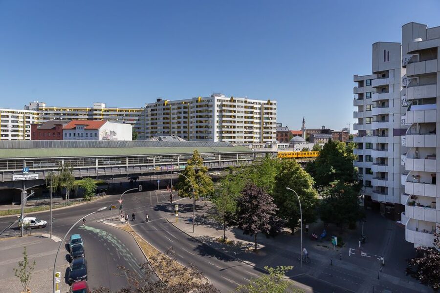 Berlin: Kreuzberg Guided Walking Evening Tour - The Pamukkale Fountain ruins and a final stretch through Kreuzberg