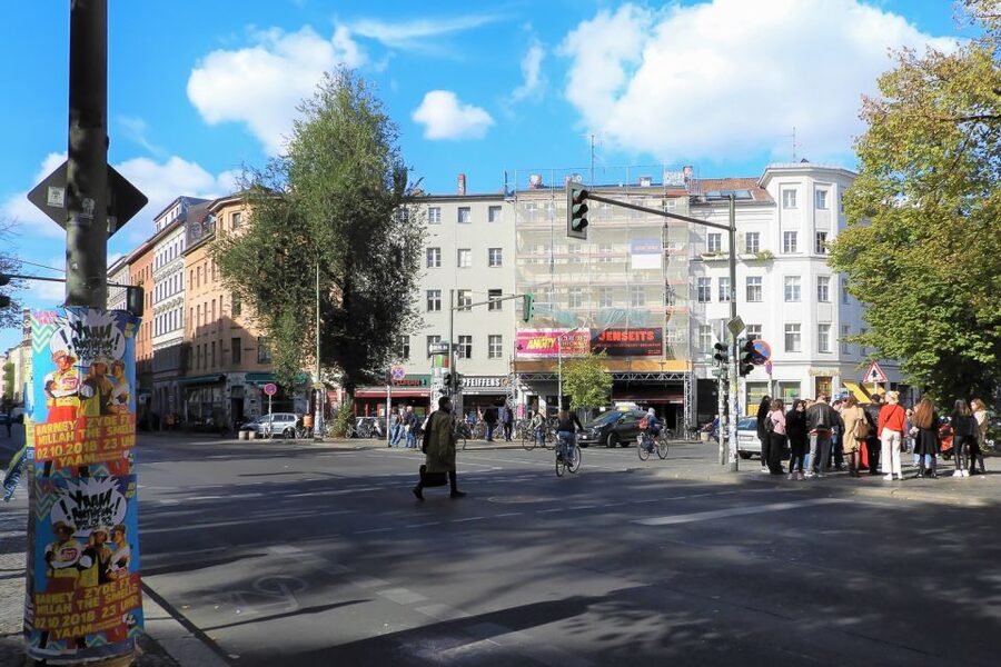 Berlin: Kreuzberg Guided Walking Evening Tour - What the 27 dollar price really buys you