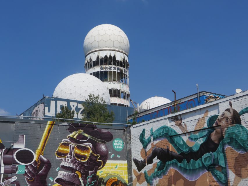 Berlin: Listening Station Teufelsberg Tour with Transfer - German guiding and using translation help