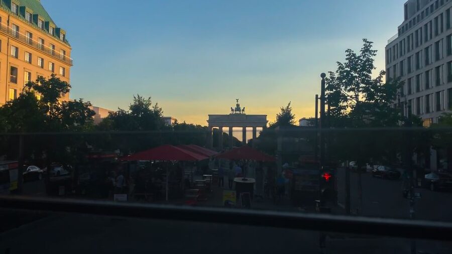 Berlin: Live-Guided Evening Sightseeing Tour by Open-top Bus - Berlin Wall Memorial and the return to Alexanderplatz