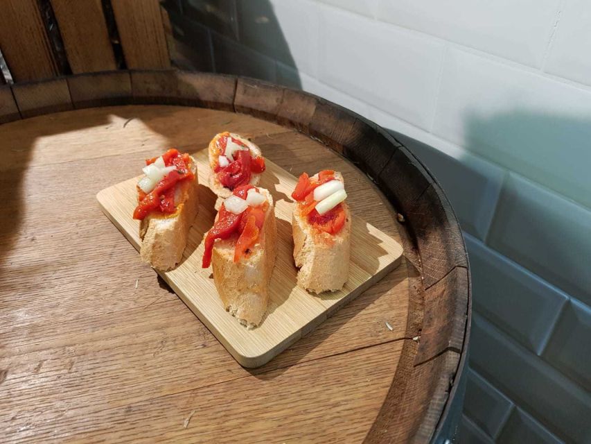 Berlin: Mitte Culinary Food Tour - Red City Hall and a clear finish