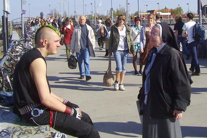 Berlin Off-the-Beaten-Path Walking Tour: Kreuzberg, Mitte and Friedrichshain - How much walking and public transport to expect