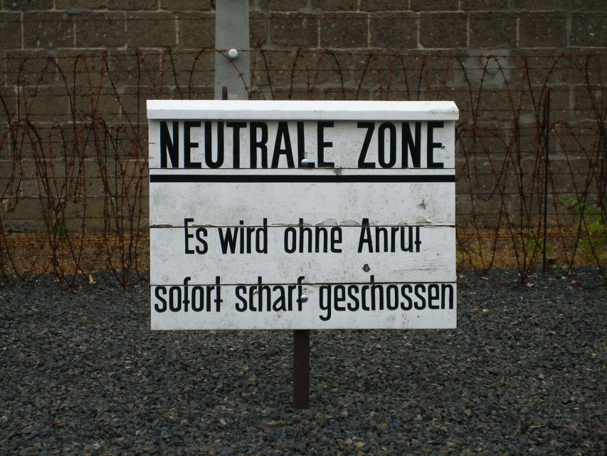 Berlin: Sachsenhausen Memorial 6-Hour Tour in Spanish - Meeting at Alexanderplatz and Riding North