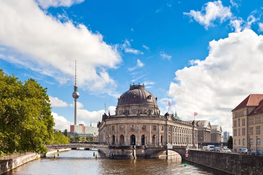 Berlin: Sights and Highlights Bike Tour with a Local Guide - Key points to know before you book