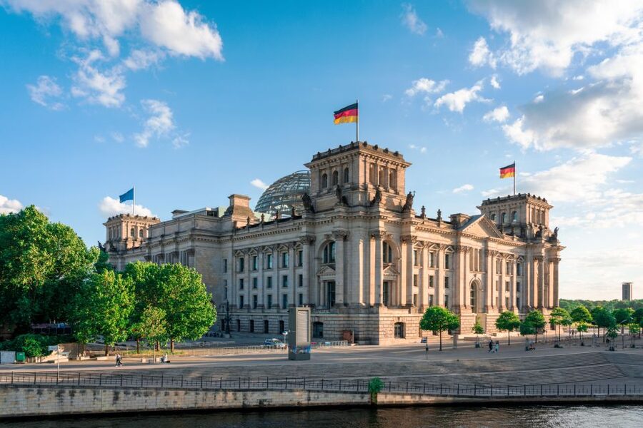 Berlin: Sights and Highlights Bike Tour with a Local Guide - Brandenburg Gate and the weight of the Holocaust Memorial