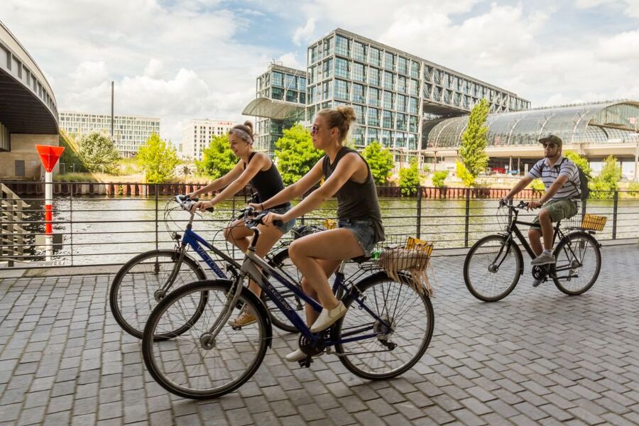 Berlin: Sights and Highlights Bike Tour with a Local Guide - Guides, storytelling, and the small-group feel