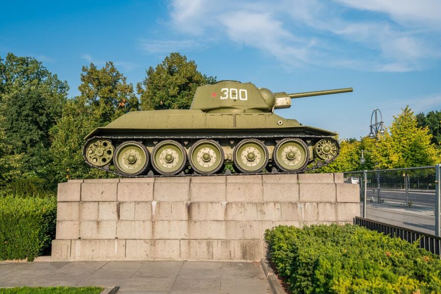 Berlin: Third Reich and Cold War 2 Hour Walking Tour - The Holocaust Memorial and Hitler’s Bunker