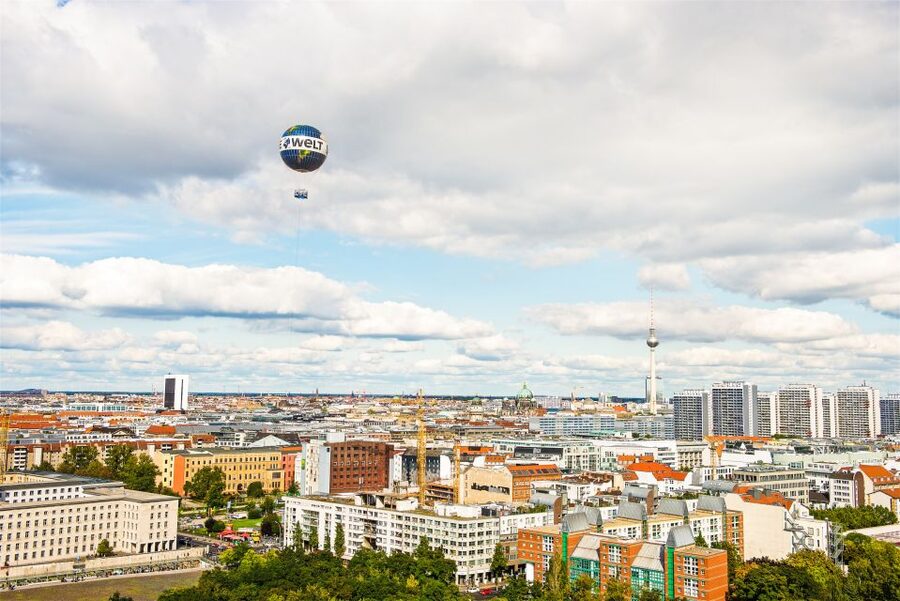 Berlin: Ticket for World Balloon with Perfect View - Who Will Enjoy This Most?