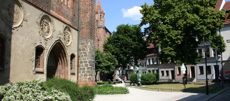 Berlin: Top Secret Berlin Guided Bike Tour - Stories from several centuries, told while you ride