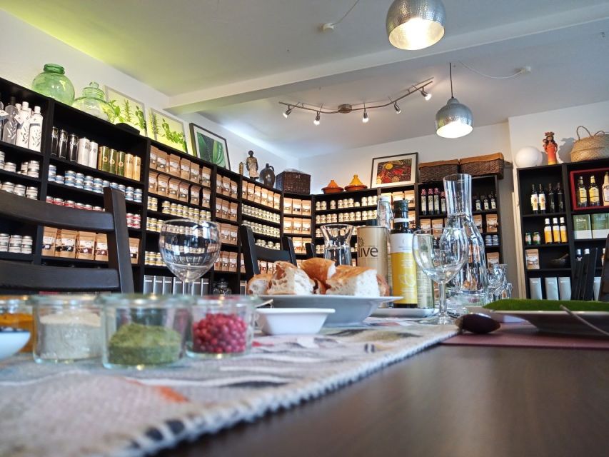 Braunschweig: Guided Walking Tour with Food Tastings - A German-language tour with an easy pace