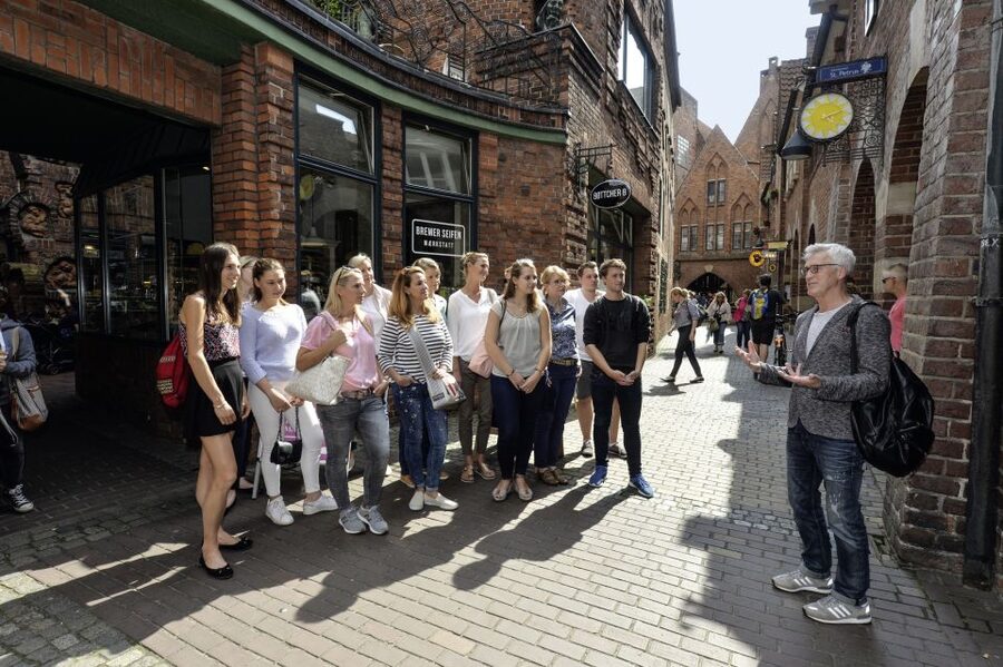 Bremen: City Center Guided Walking Tour - The guides and the value of a human voice