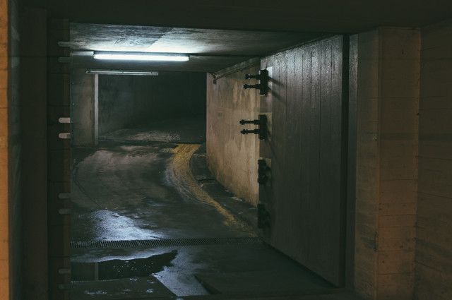 Bremen: Underground Guided Tour - Two ways to see Bremen beneath the pavement