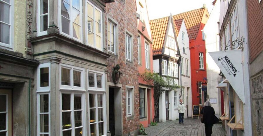 Bremen: Walking Tour of Historic Schnoor District - From Domsheide into the winding lanes