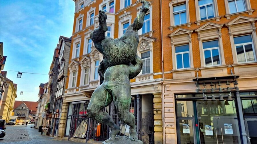City tour Braunschweig: diverse and full of surprises. - Burgplatz, the lion, Dankwarderode Castle, and the cathedral