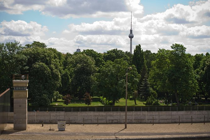 Cold War, Berlin Wall, Spies and the East Side Gallery - Why this Cold War walk works