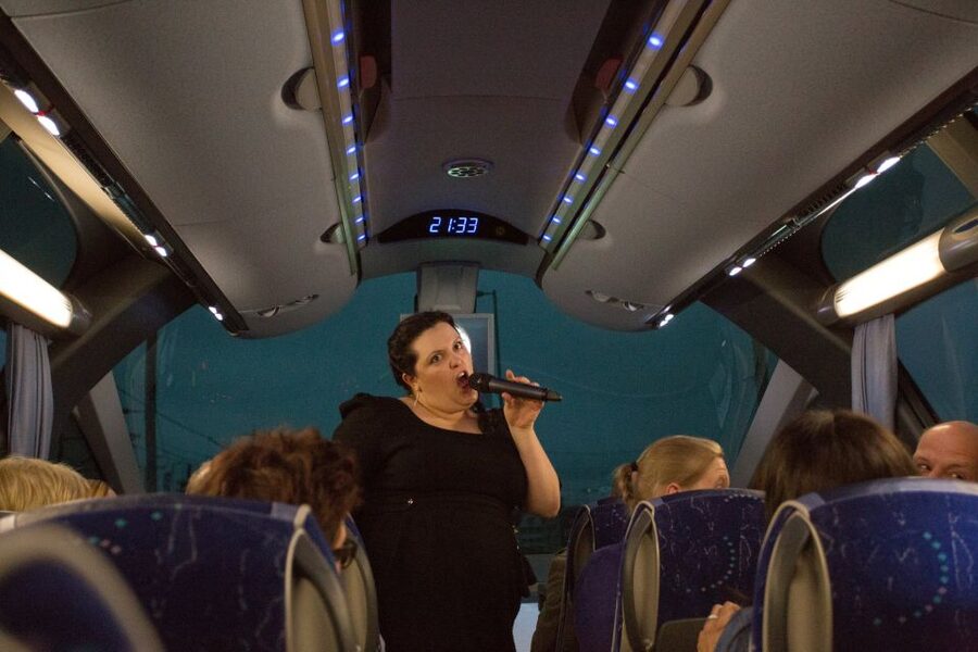 Cologne: 1.5-Hour Comedy Bus Tour - Key points at a glance