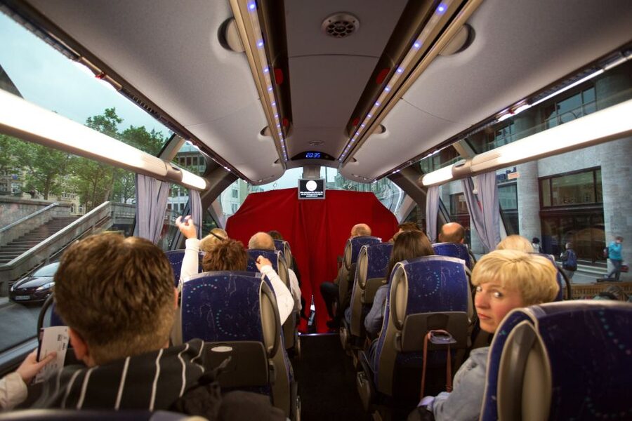 Cologne: 1.5-Hour Comedy Bus Tour - The comedians and the live format