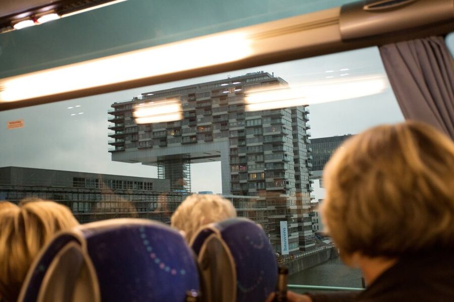 Cologne: 1.5-Hour Comedy Bus Tour - Timing, meeting point, and planning tips