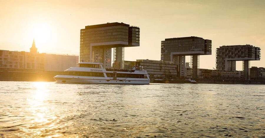 Cologne: 2-Hour Evening Cruise on the Rhine River - Open deck or lower deck?
