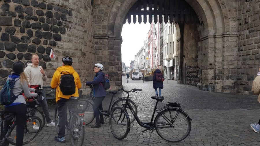 Cologne: 3-Hour Guided Bike Tour - Cathedral Square, Museum Ludwig, and the Old Market