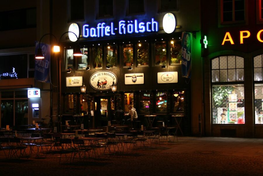 Cologne: Brewery Tour with Beer Tasting and Halven Hahn - Stories about Cologne’s pub culture